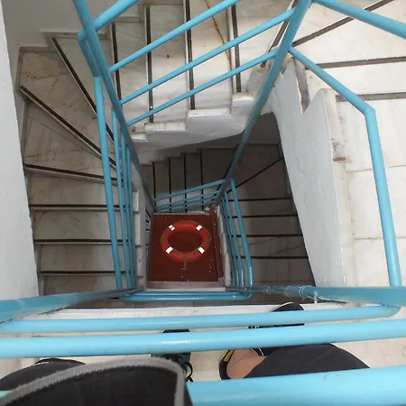 ニサ